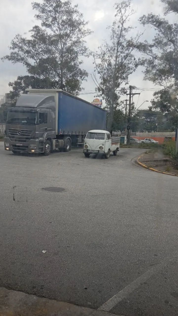 Frete vendo essa  Kombi 75 raridade  - Foto 4