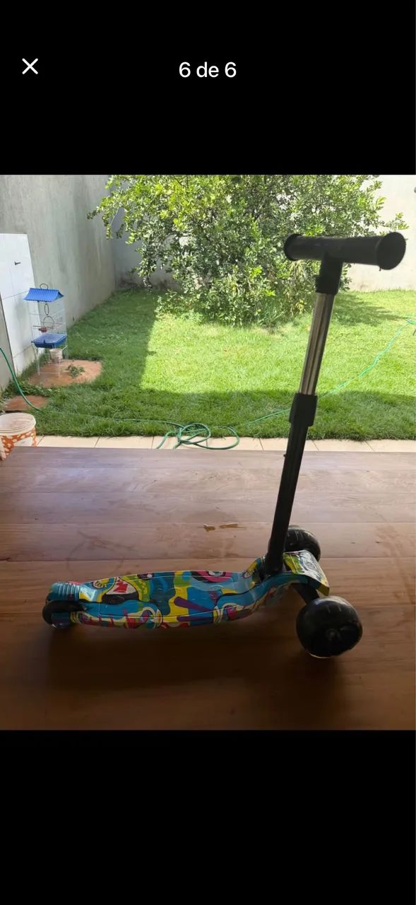 Patinete infantil com rodas que ascendem