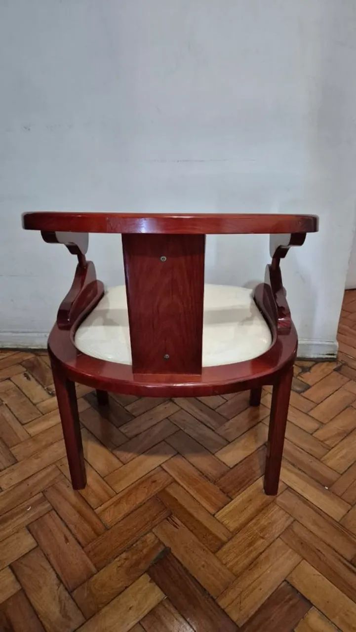Poltronas de madeira com assento estofado - Foto 4