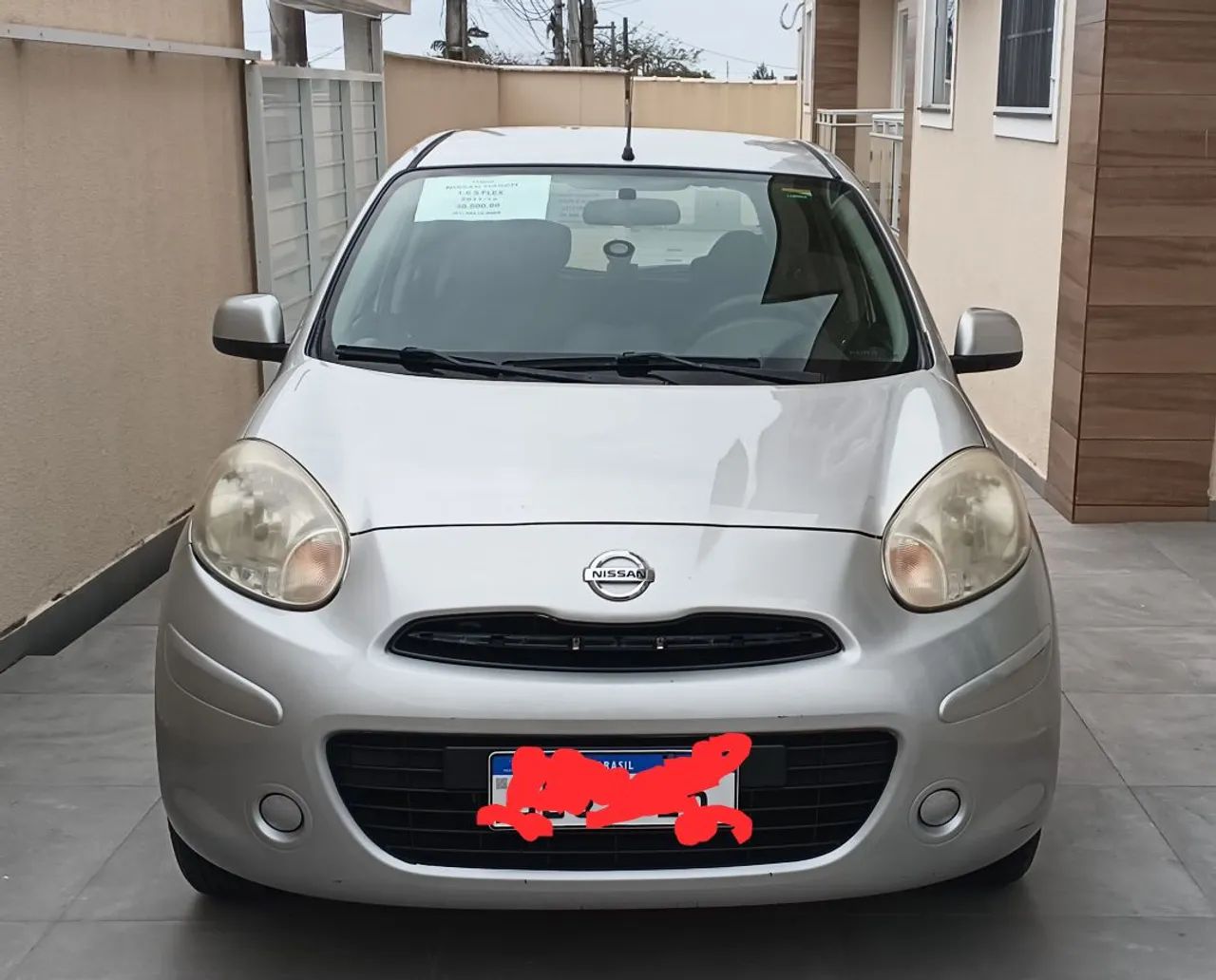 Nissan March S 1.6 16V FLEX 2011