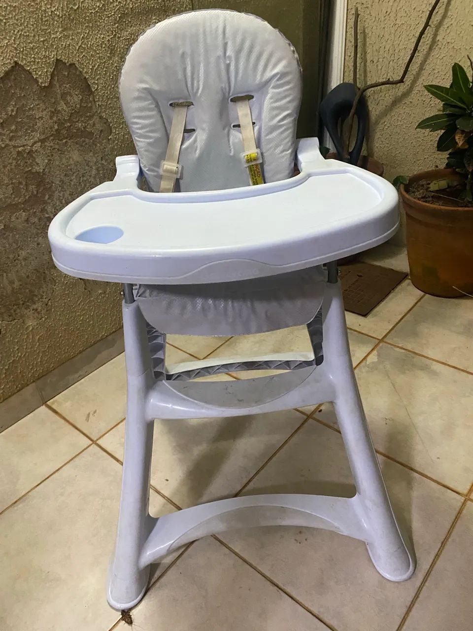 Cadeirão de alimentação para bebê. 
