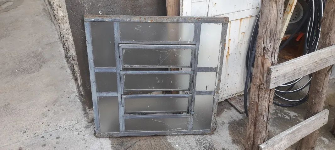 Janela reforçada 80 por 80 imperdível 