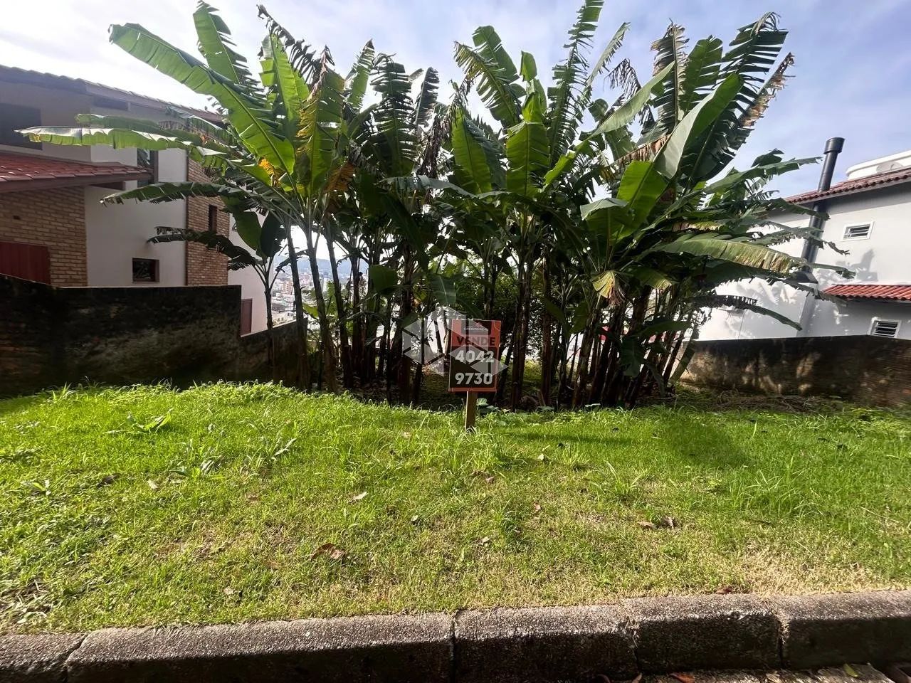 TERRENO EM CONDOMÍNIO FECHADO NA TRINDADE FLORIANÓPOLIS