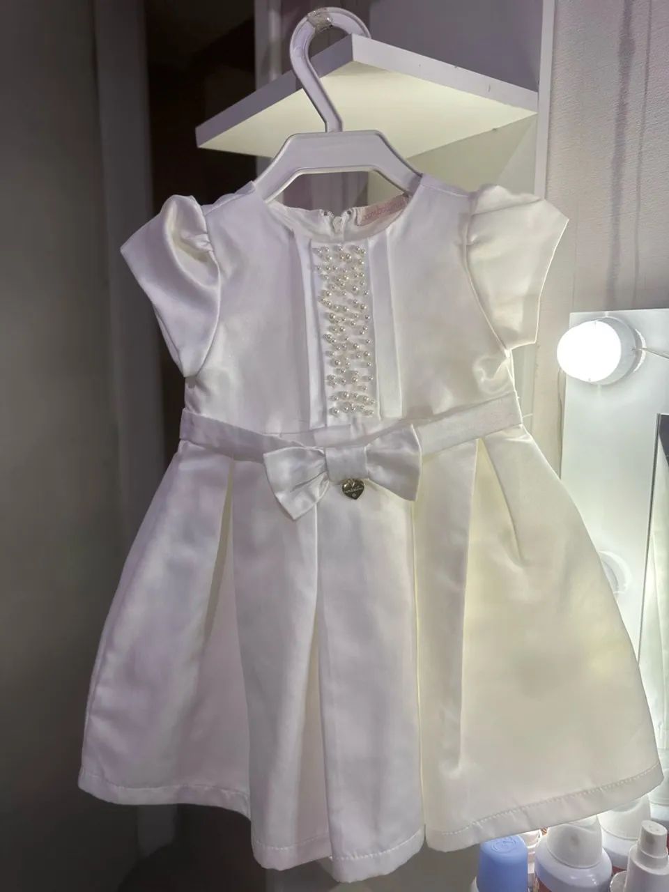Vestido branco de bebê 