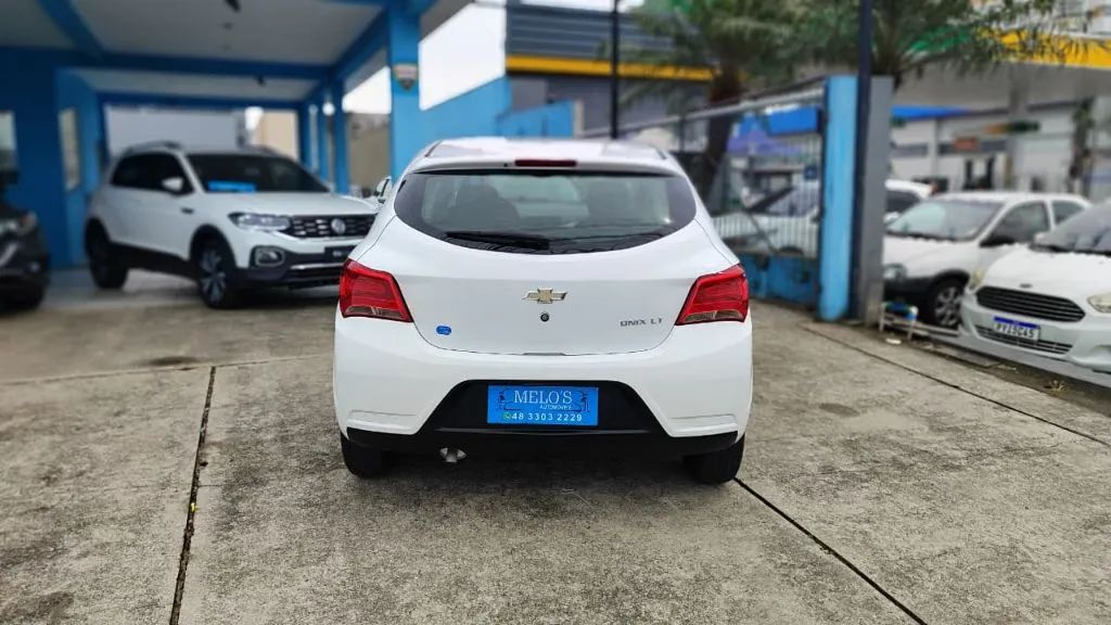 Chevrolet Onix Hatch LT 1.0 8V Flex Power Mec. 4P 2017 - Foto 5