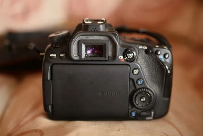 CAMERA CANON EOS 80D - Foto 2