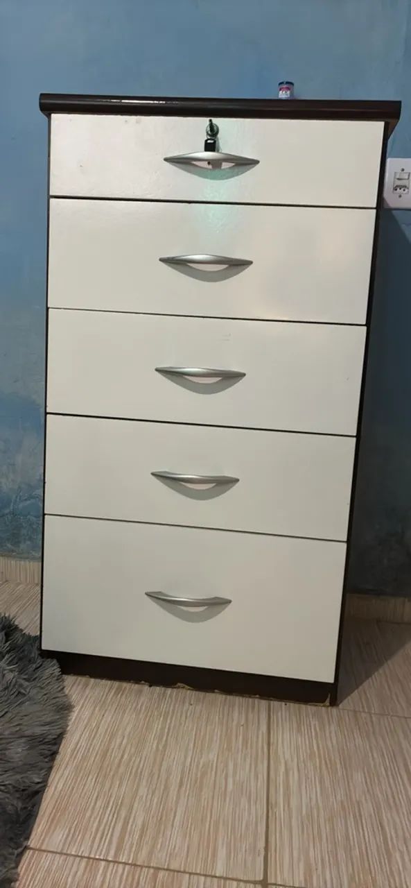 Cômoda de 5 gavetas