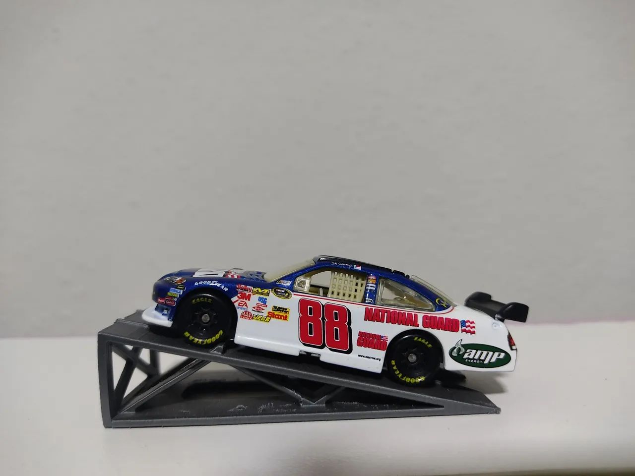 LOTE COM TRÊS MINIATURAS DE CARROS  - Foto 5