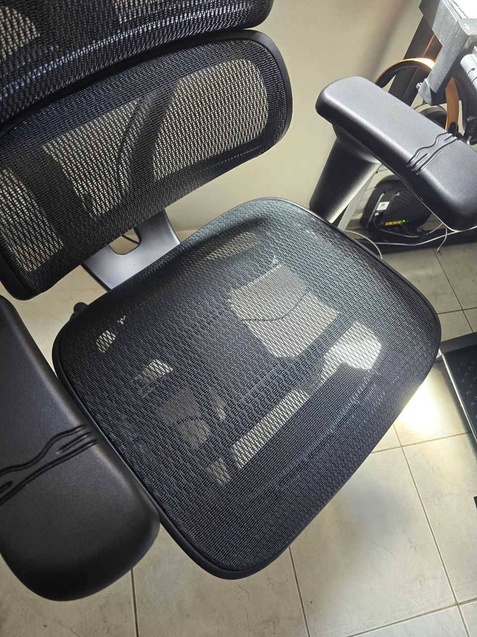 Cadeira ergonômica ergohuman ultra all Black com descanso de pés - Foto 3