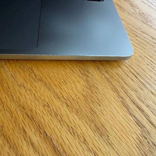 MacBook Pro 13 - M1 2020 | 8GB RAM | 256GB SSD | Bem conservado