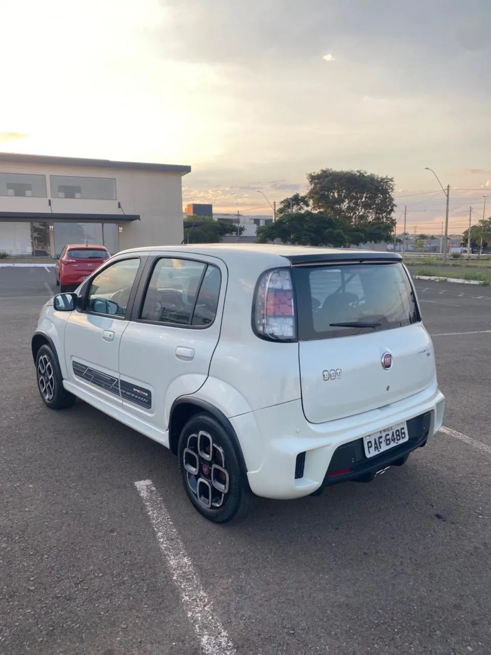 Fiat Uno Sporting 1.4 B.edit. Flex 8V 5P 2016