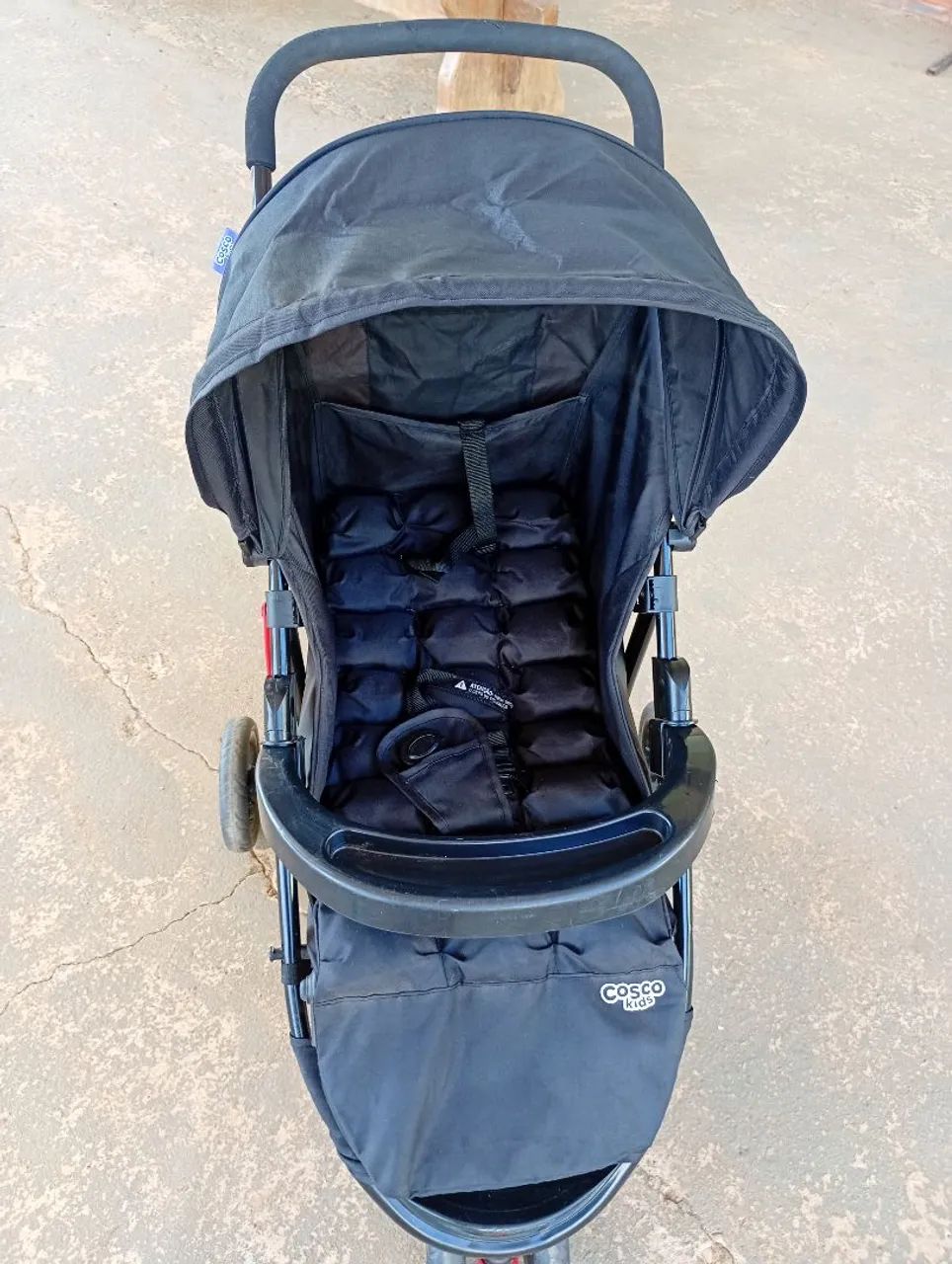 Carrinho de bebê Cosco 3 rodas Preto. Seminovo - Foto 5