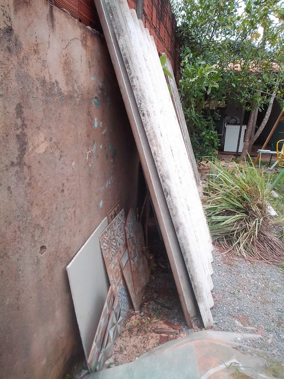 Vendo 5 tábuas e 2 telhas  - Foto 6