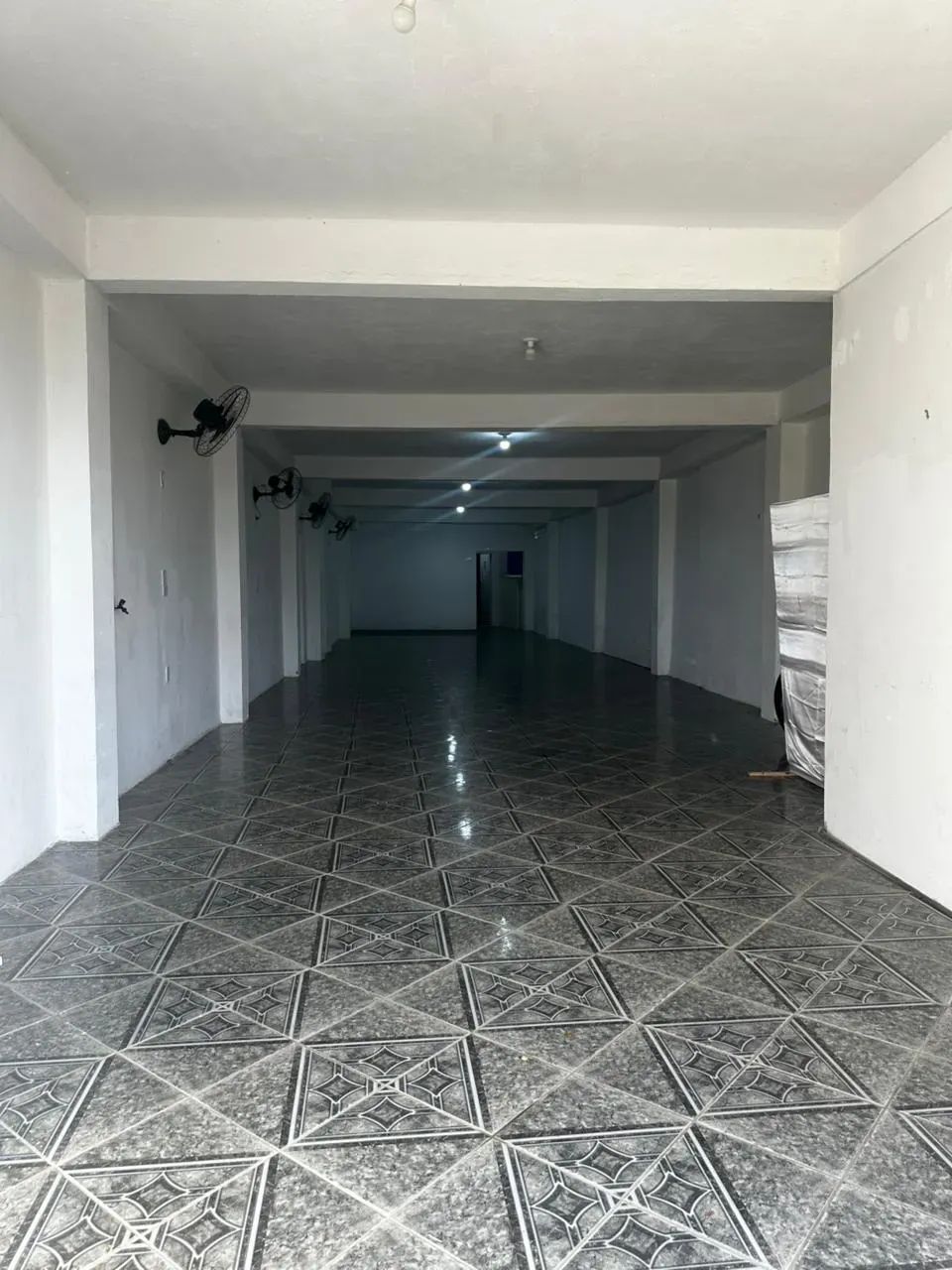 Disponível para locação (exceto igreja e bar) na Gleba A - Camaçari - BA