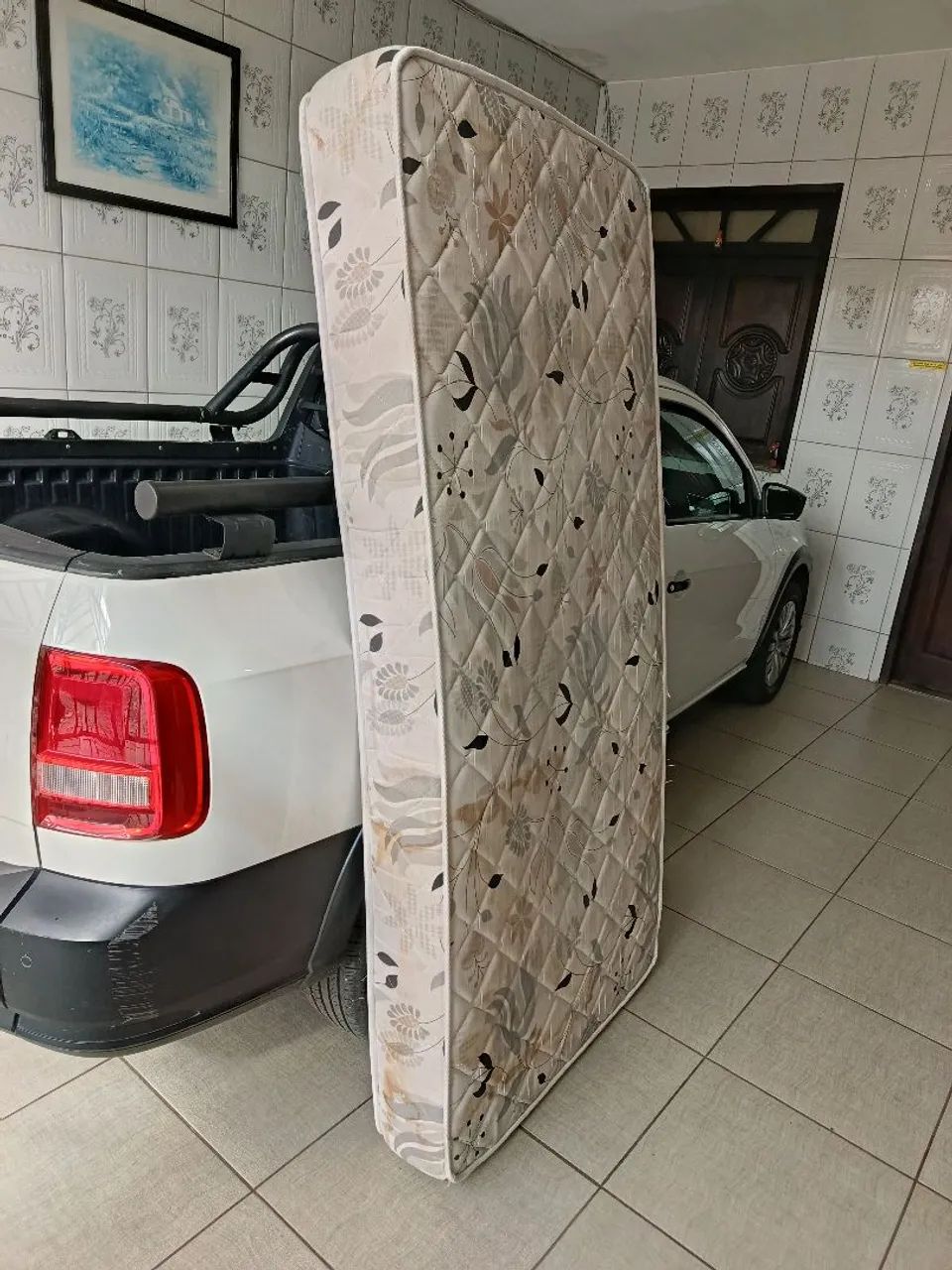 Vende-se um colchão de solteiro de marca Exuberante Zeep D45A