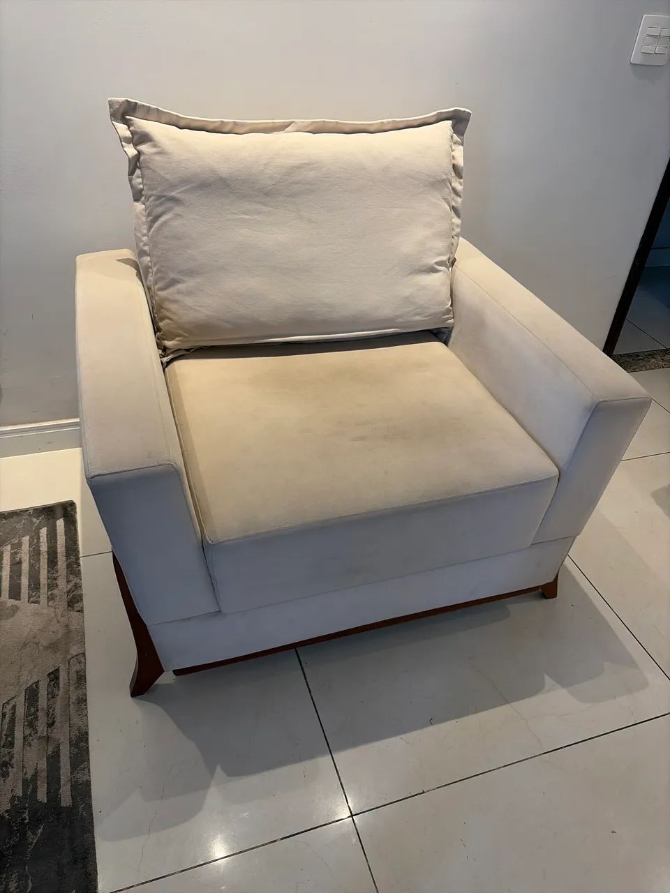 Vendo sofá solitário em suede 