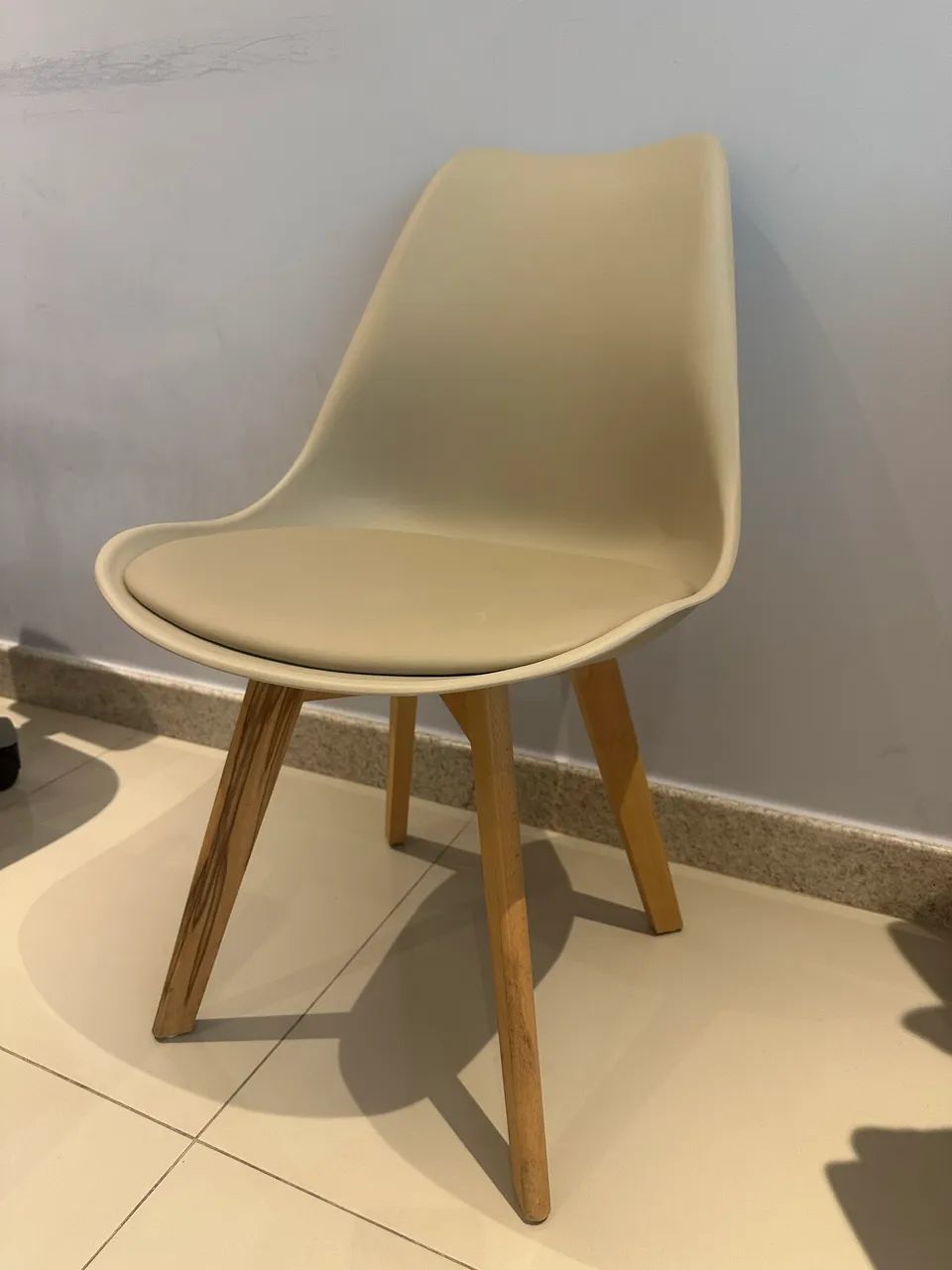 Vendo cadeira Eames em ótimo estado   - Foto 3
