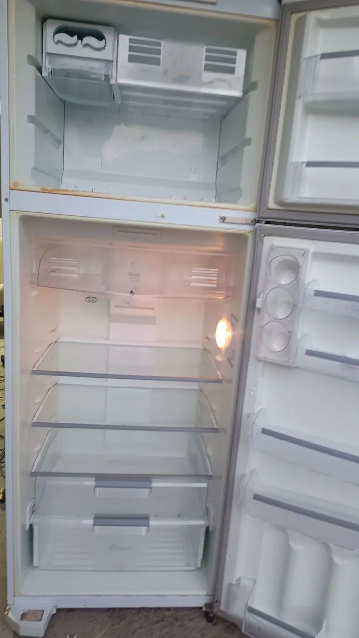 Geladeira com defeito. 