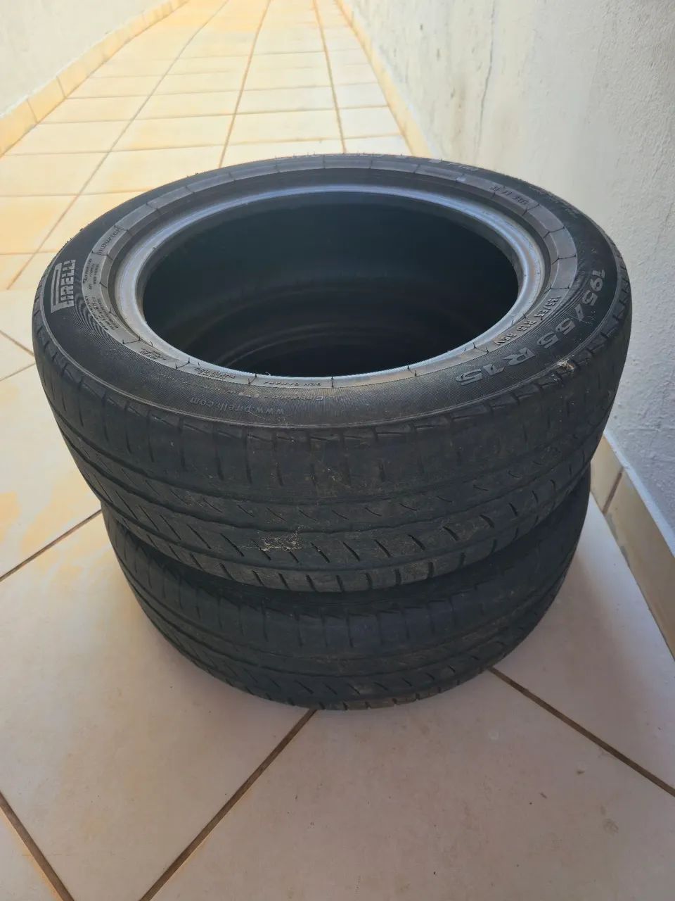 Pneu carro pirelli usado - Foto 2