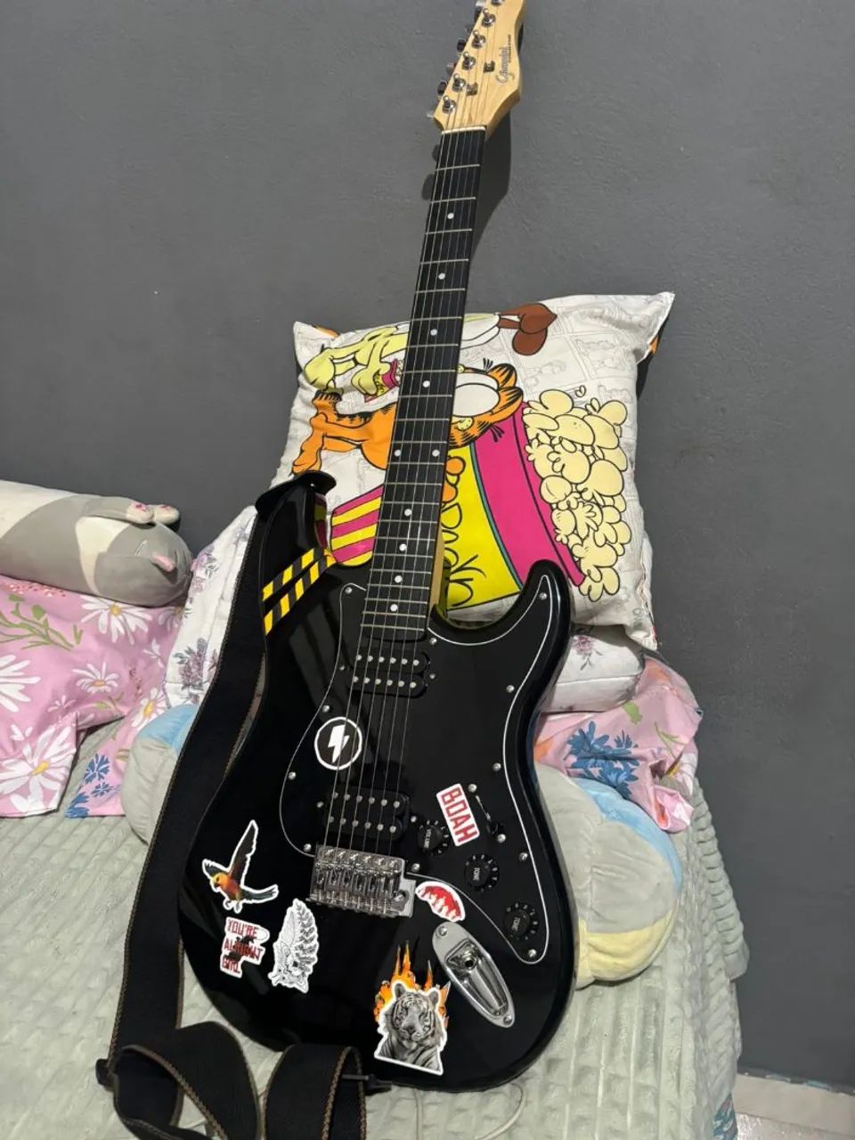 Guitarra pouco usada 