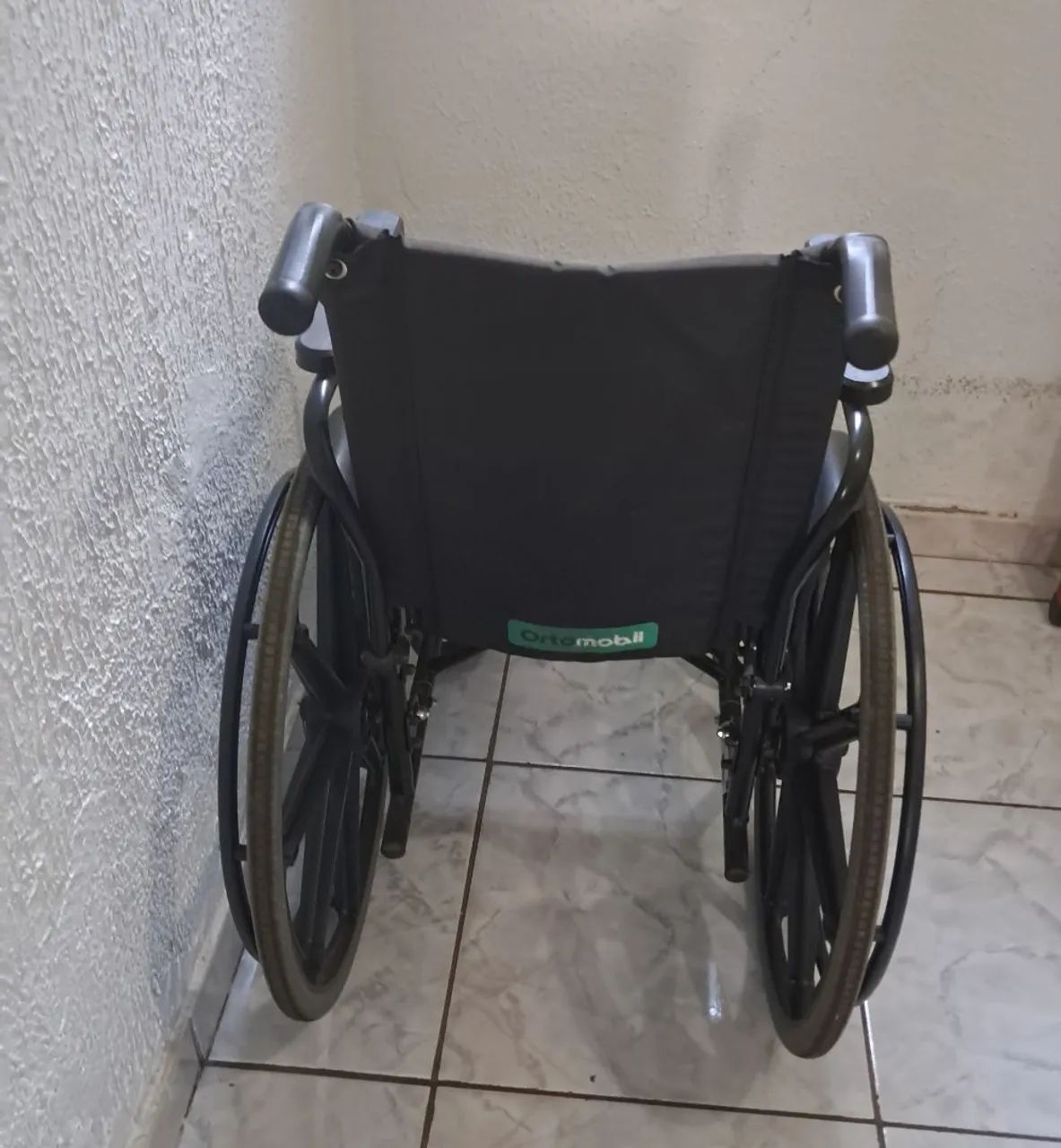 Cadeira de rodas e cadeira de banho - Foto 2