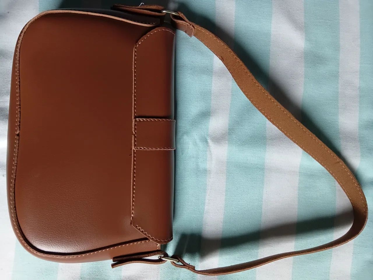 VENDO BOLSA FEMININA PEQUENA  - Foto 2