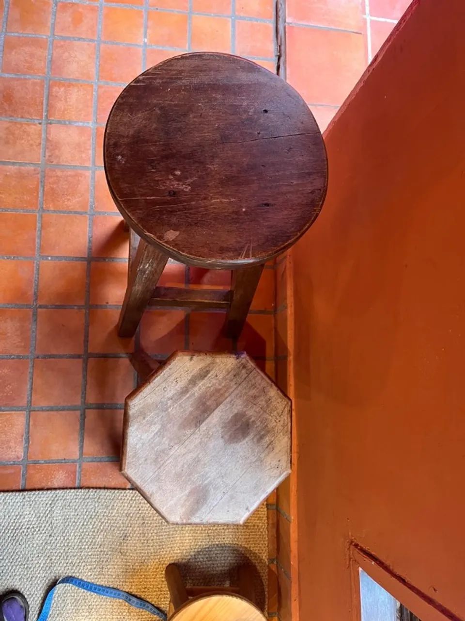 02 banquetas de madeira - Foto 4