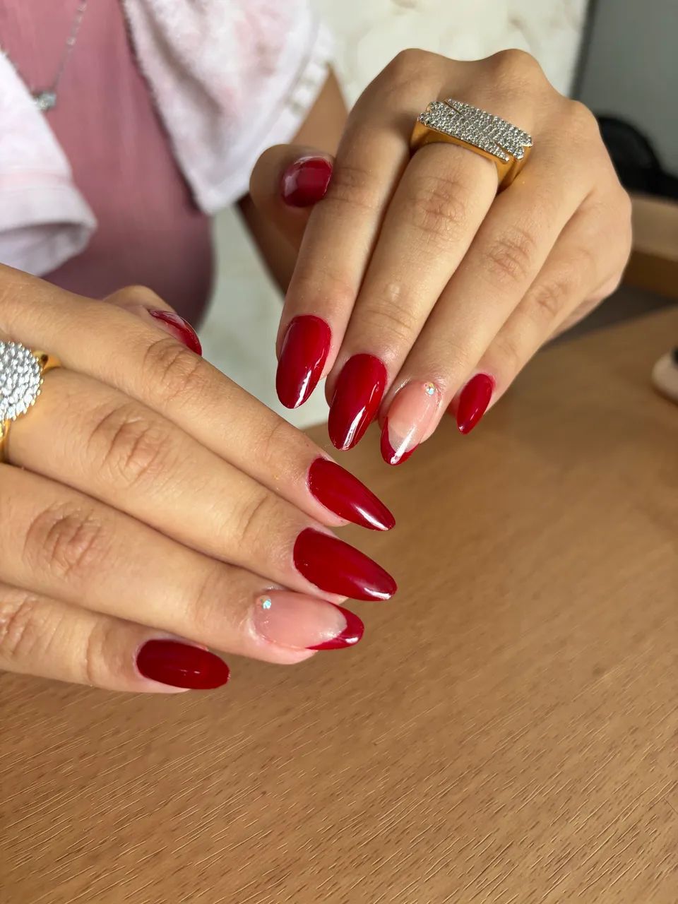 Estamos selecionando manicures 