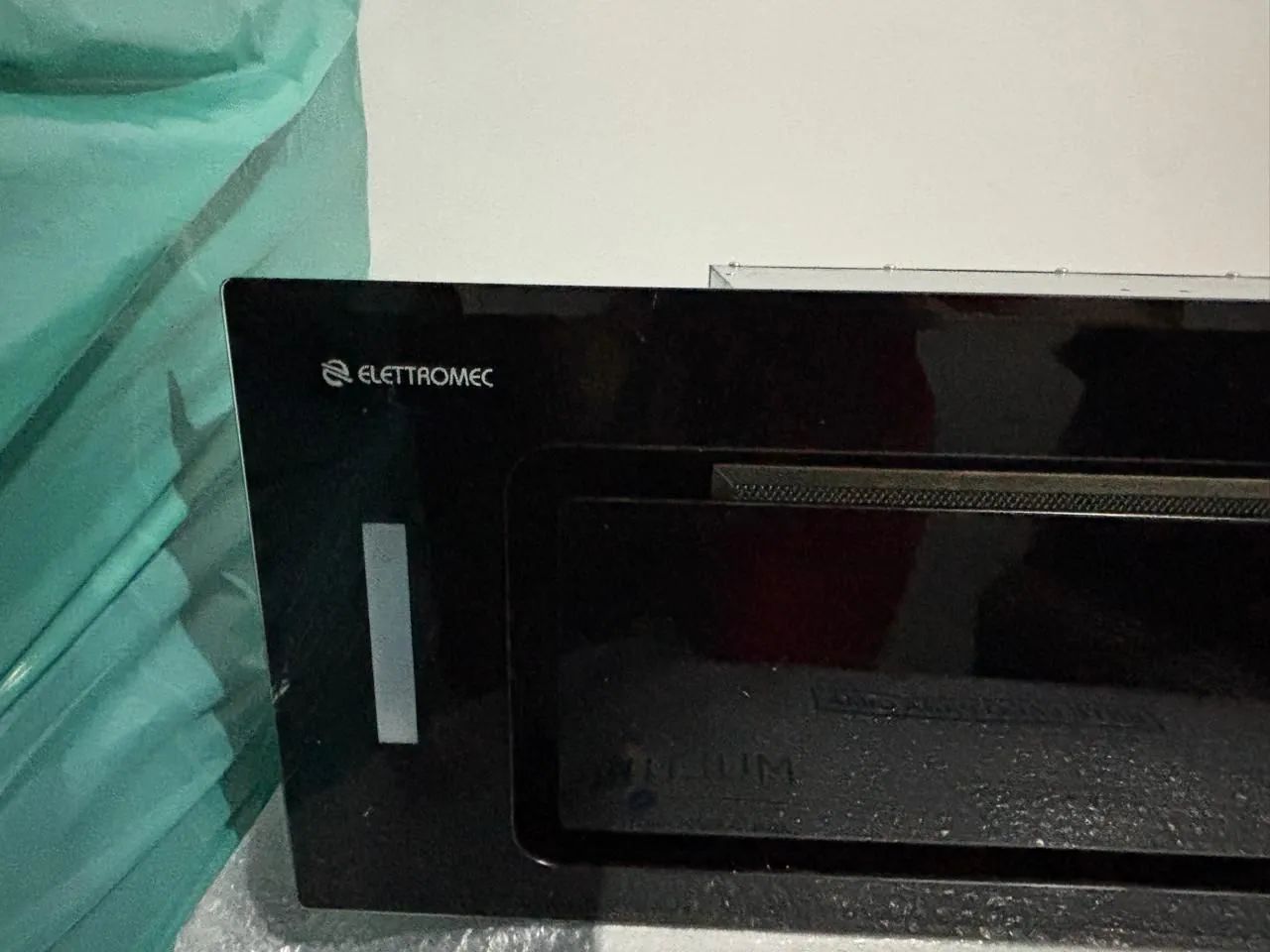 Coifa eletromec digital e via Bluetooth nova nunca foi usada 