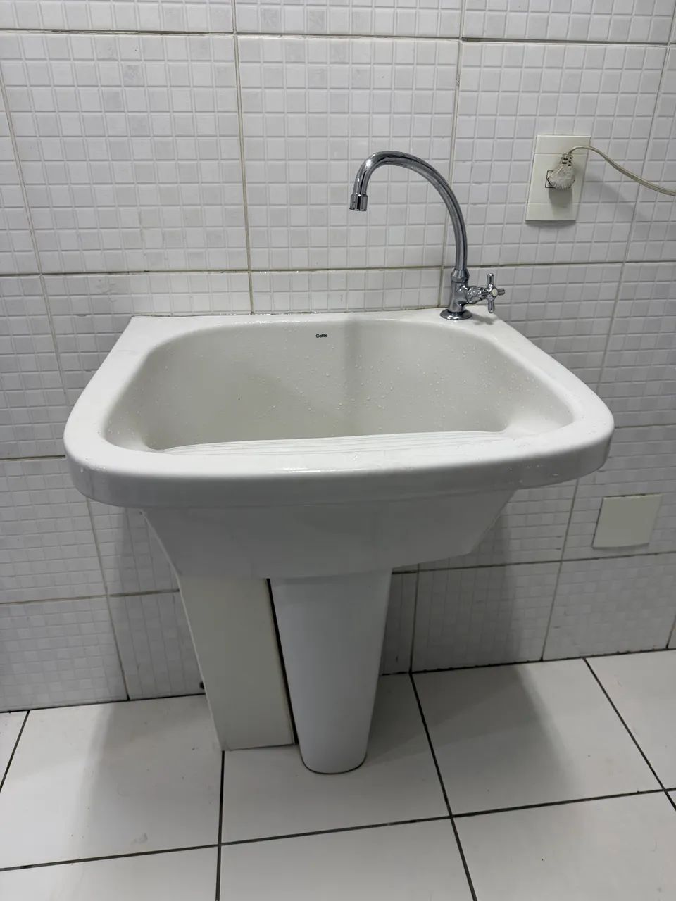 Tanque de louça branco 38 litros 
