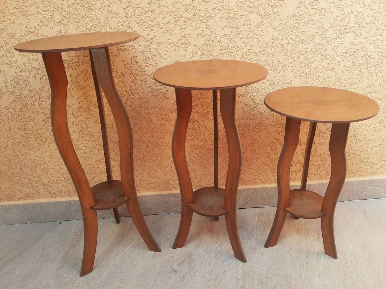 Conjunto de 3 suportes de madeira envernizada (para plantas ou outros enfeites) R$ 40,00 - Foto 2