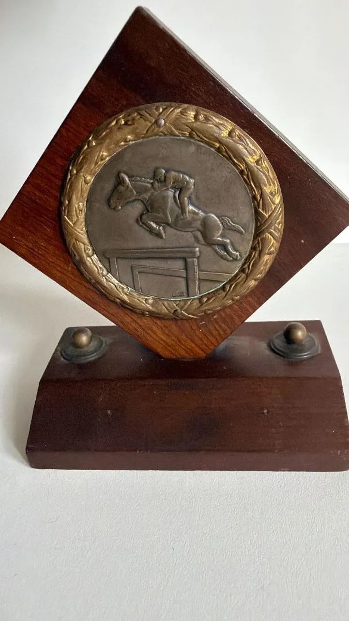 Troféu  de jockey antigo