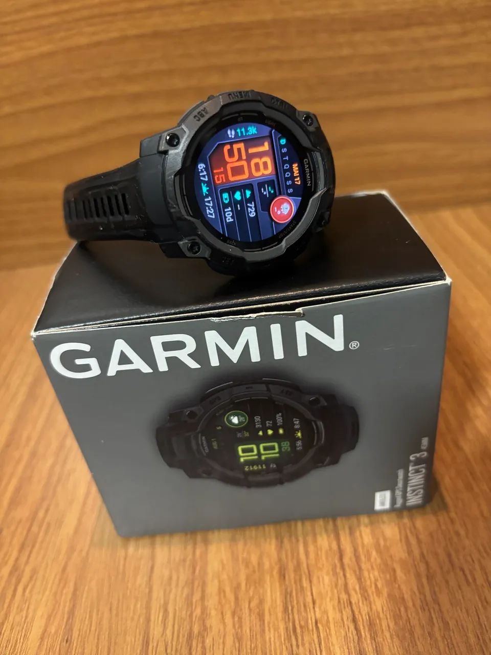 Relógio Garmin Instinct 3 - AMOLED 