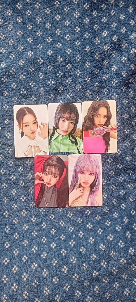 5 photocards do IVE - 4 regulares e 1 pob da rei