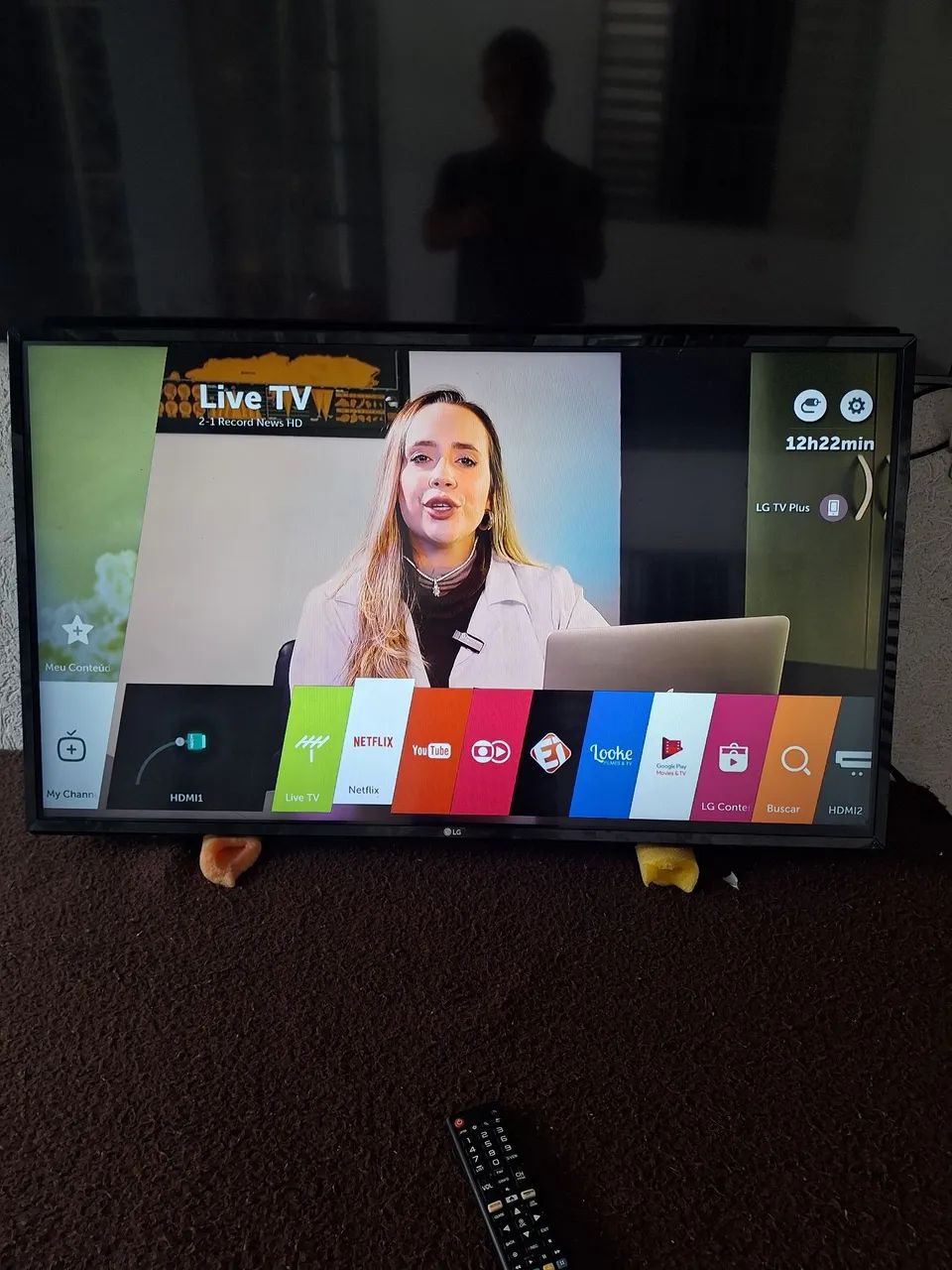 TV SMART LG WEB OS 43  POLEGADAS FUNCIONANDO PERFEITAMENTE SEM OS PES ACEITO CARTÃO 
