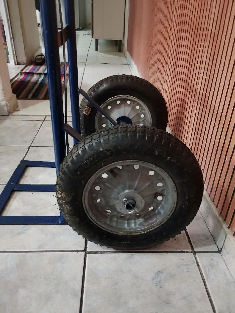 Carrinho de carga e Caixa de isopor 45lt - Foto 4