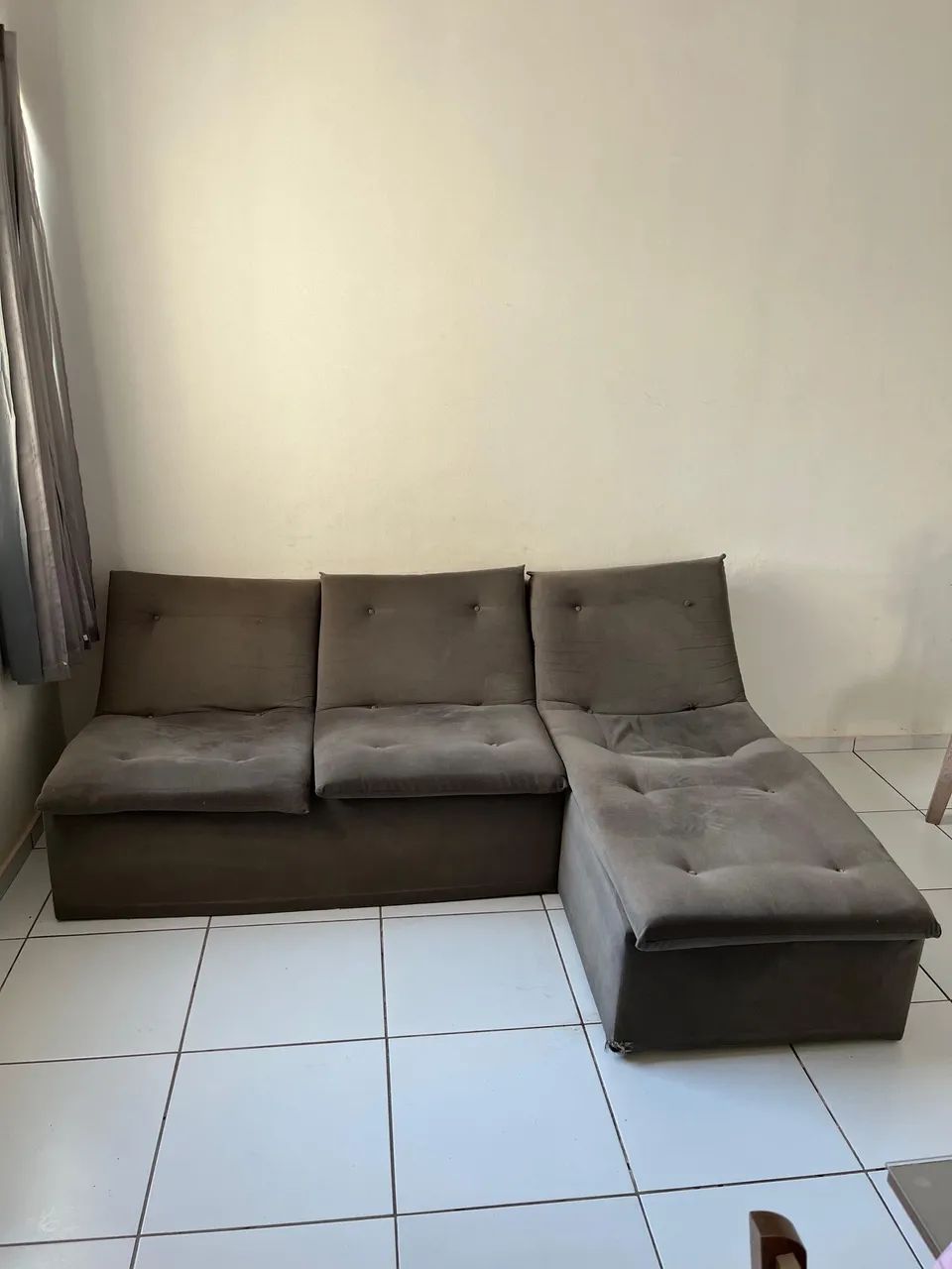 Vendo sofá de canto com chaise integrado