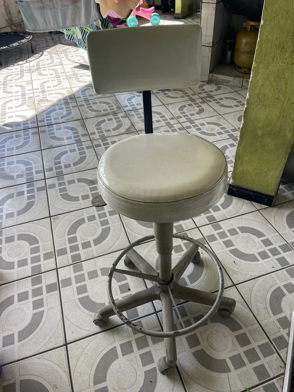 Mocho para salão em boas condições - Foto 3