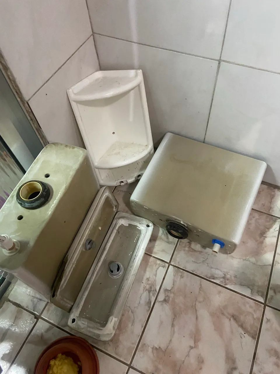 1 Integrated Toilet Tank / 1 Integrated Complete Private Toilet
