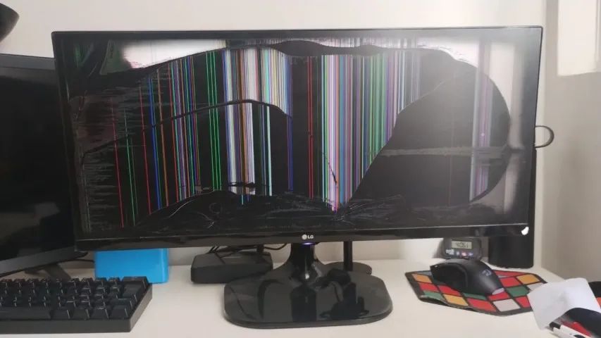 Monitor LG 25UM58 (Tela com defeito)