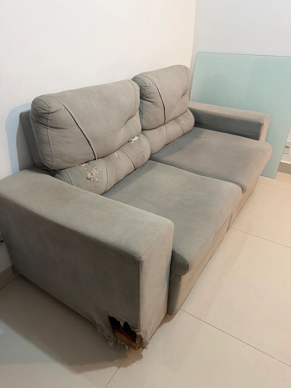 Sofá cama com avaria para doação 