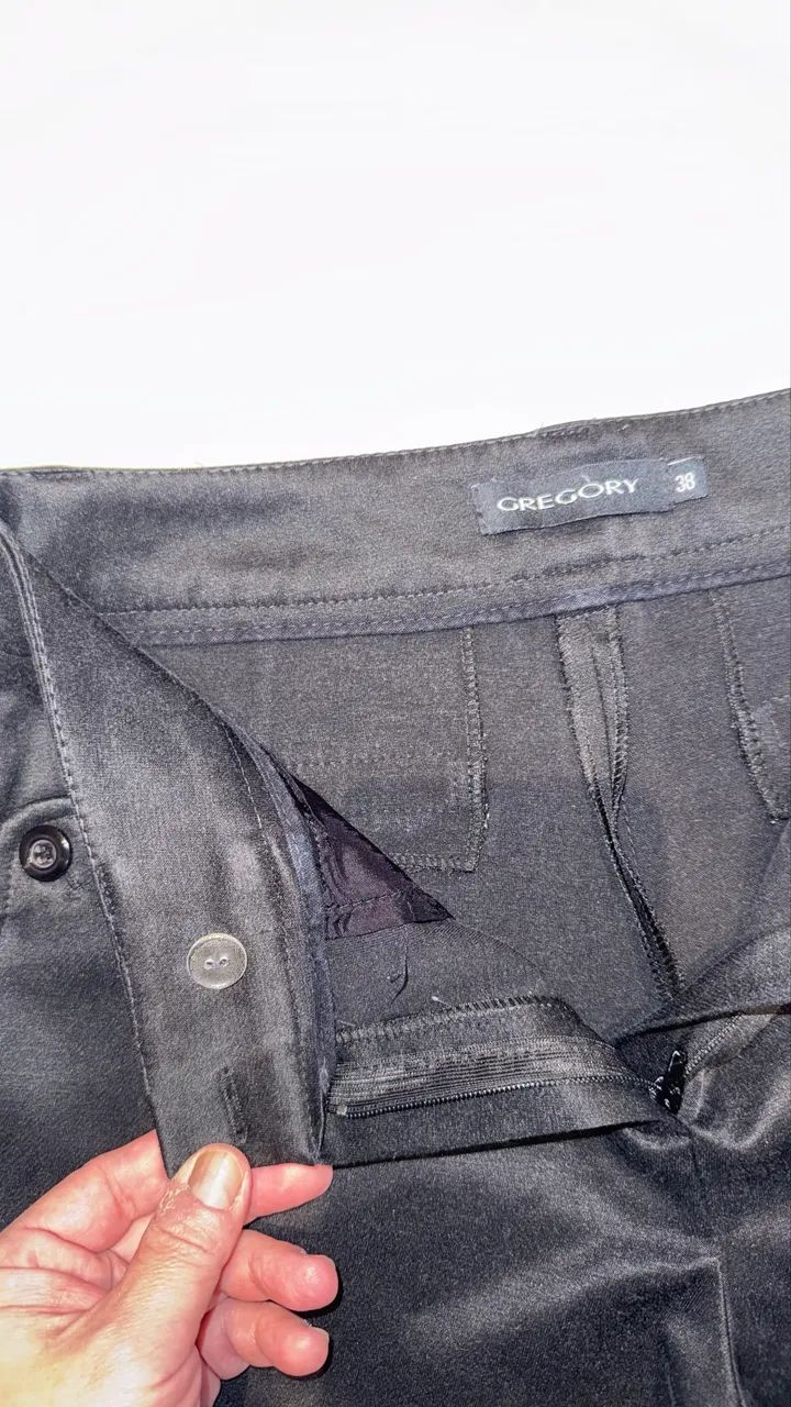 Shorts Gregory preto tamanho 38. Acetinado.   - Foto 4