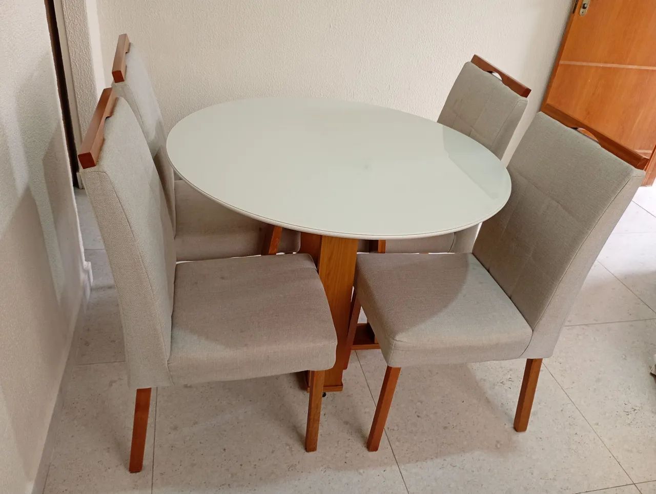 Mesa com 4 Cadeiras 