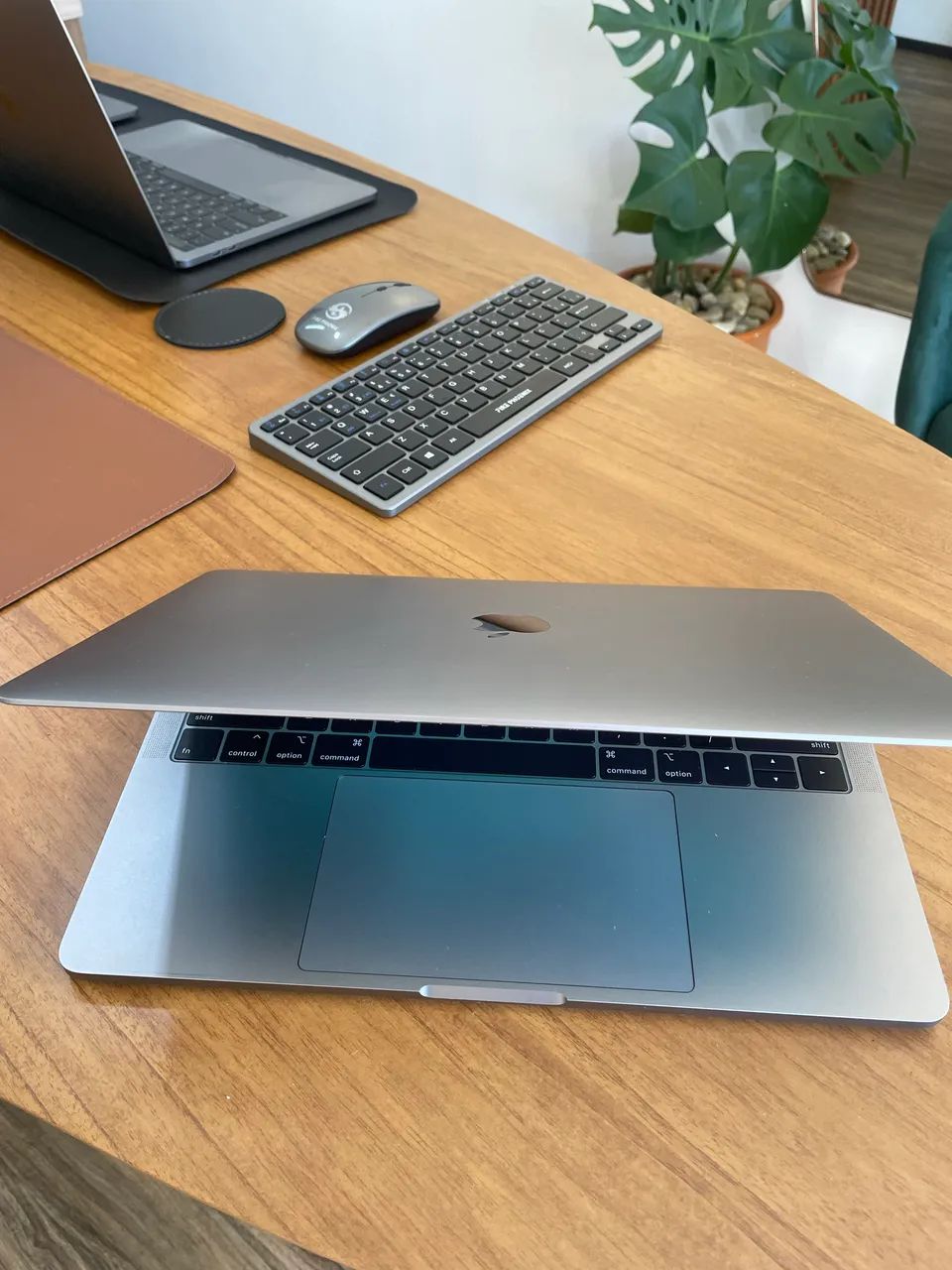 MacBook pro 2019 Intel Core i5本体のみ Apple Macbook Pro 2019 Intel Core i5 2.4GHz, 8GB, SSD 512GB, Touch