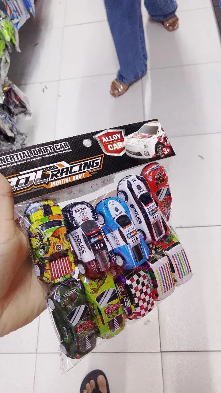 Copos infantis e variação de brinquedos. - Foto 5