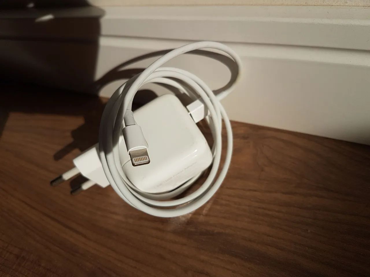 Cabo iPhone lightning novo original e fonte Apple
