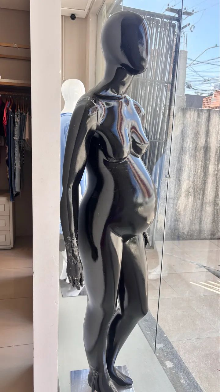 Vendo Manequim GRÁVIDA com suporte 