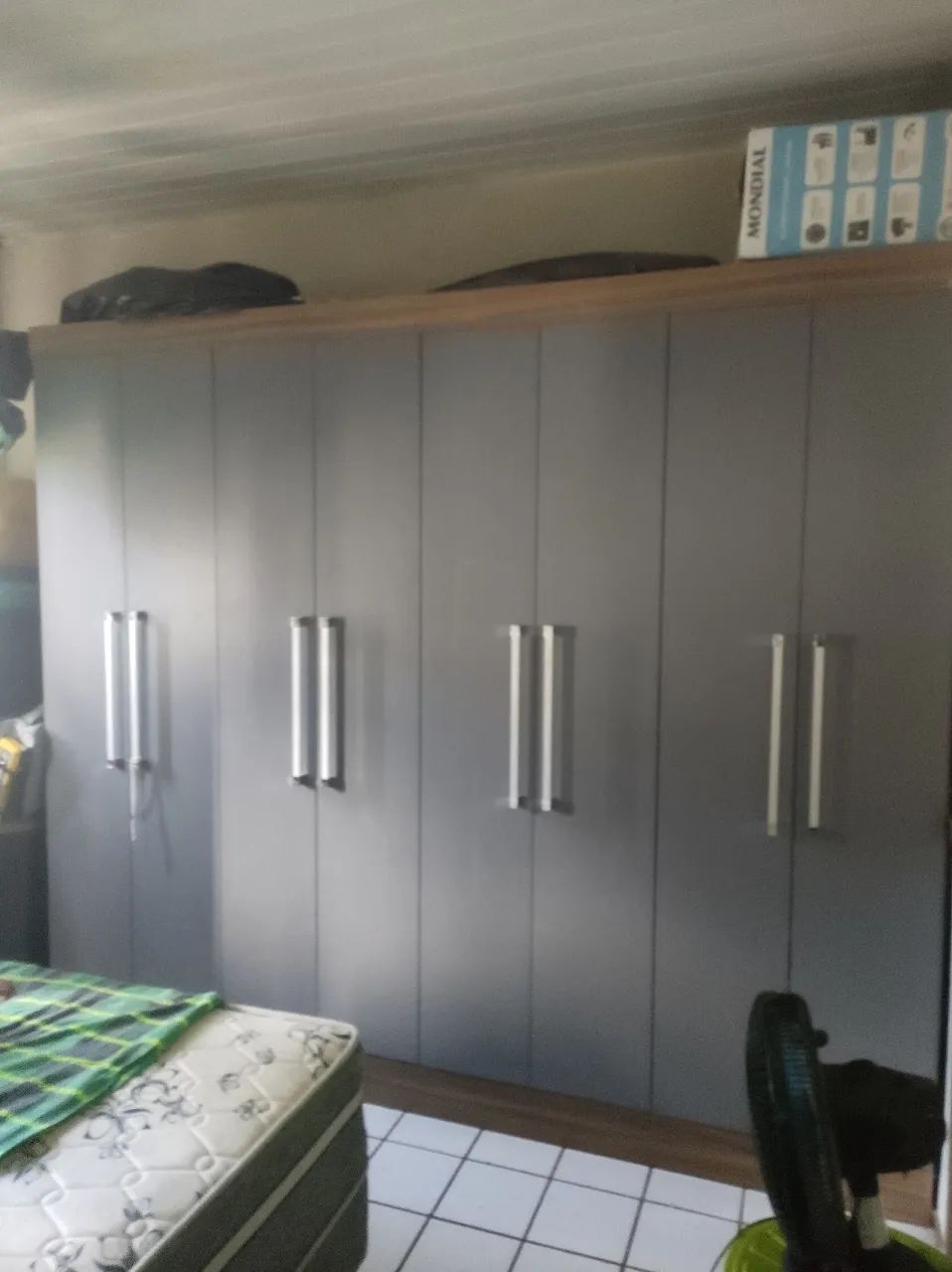 Lindo guarda roupa espaçoso - Foto 2