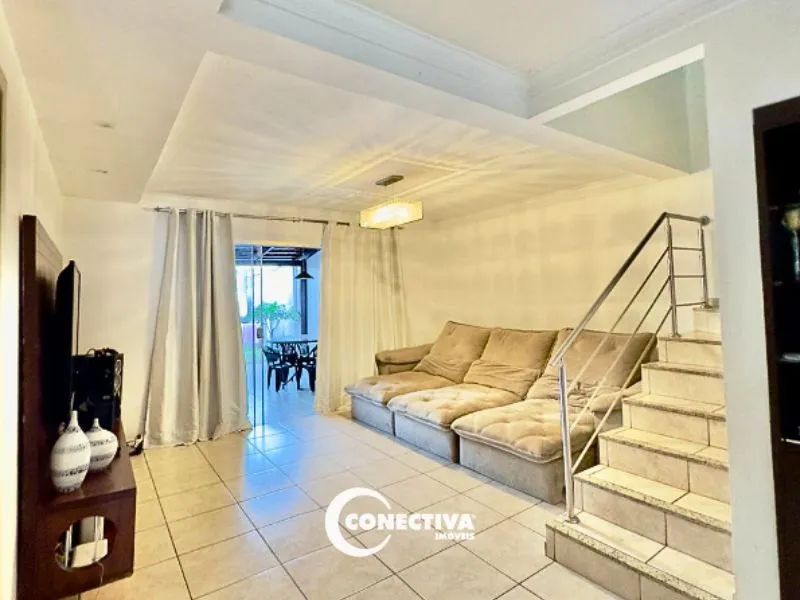 Sobrado 240m² com 3 Quartos no Jardim Atlântico