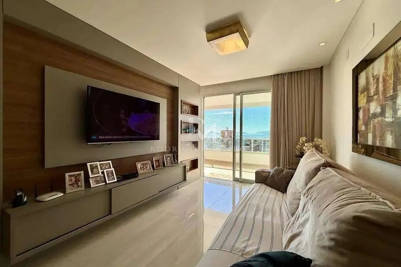 Apartamento com vista mar e 3 vagas no Estreito, Florianópolis